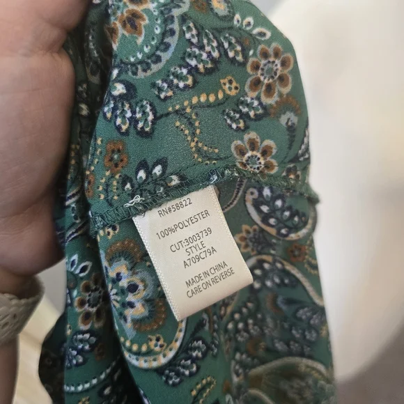 Max Studio | Medium | Green Paisley Clinched Tie Waisted Top - Picture 9 of 13